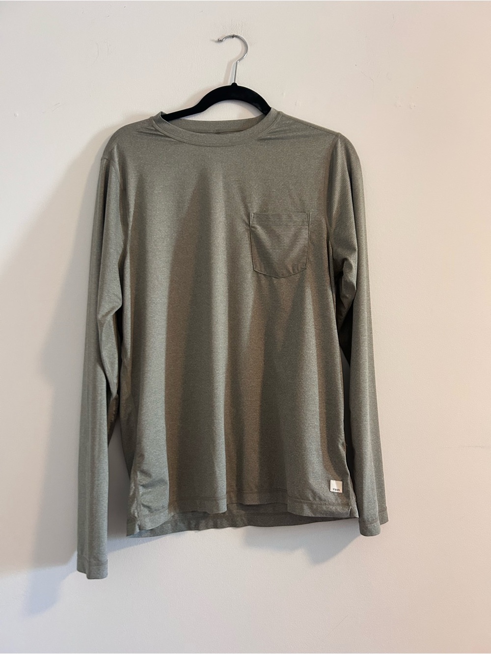 Vuori Tradewind Long Sleeve Pocket Tee in Olive